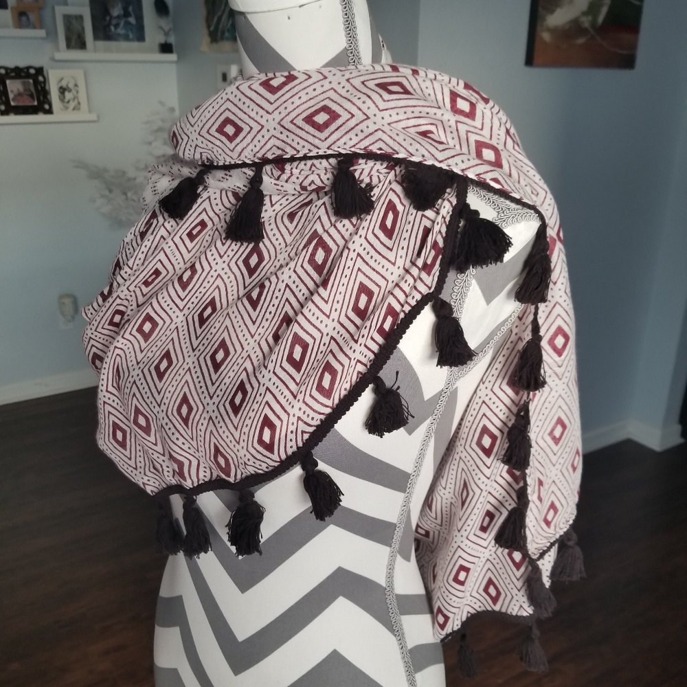 Maroon and cream patterned shawl/scarf